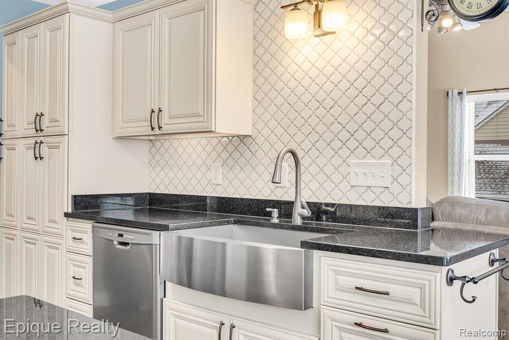 8459 Cranbrook Drive, Grand Blanc, MI 48439 — Photo 18