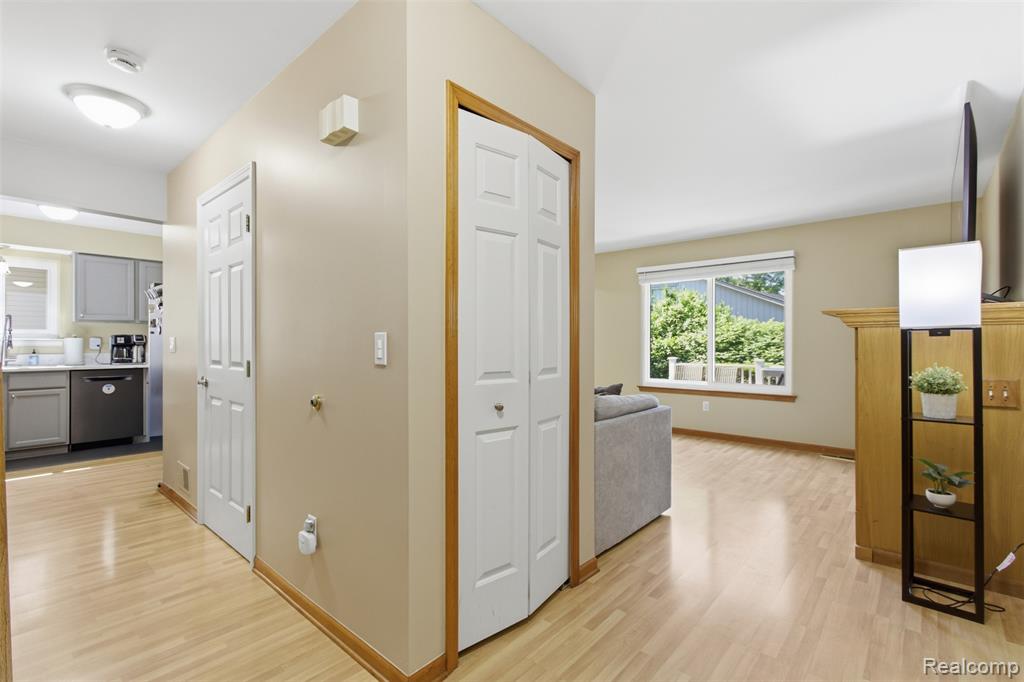 6790 Edwood Avenue, West Bloomfield, MI 48324 — Photo 6