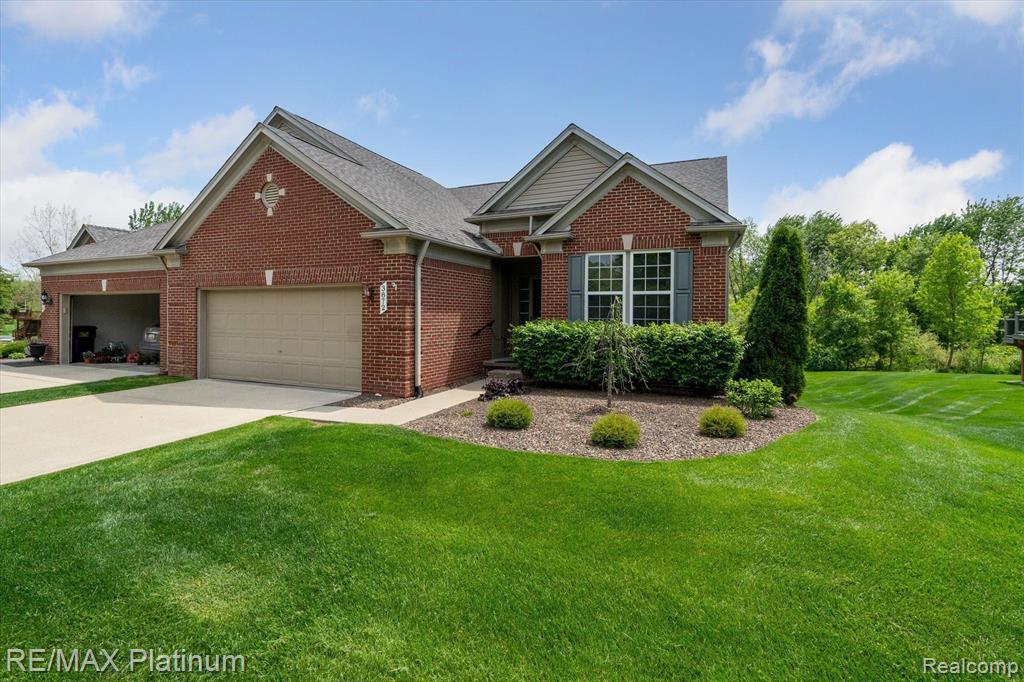 3872 RAINIER Drive, 94, Howell, MI 48843 — Photo 2