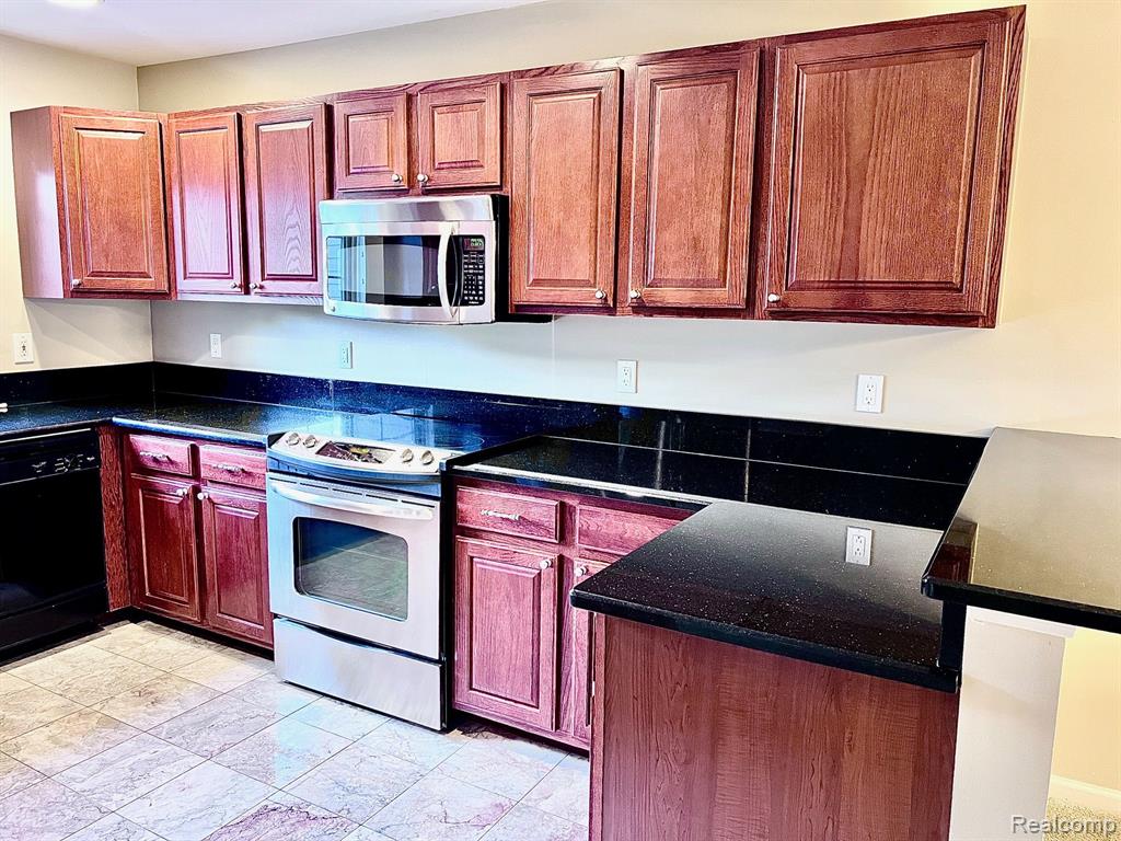 683 RIVER PARK VILLAGE Boulevard, Northville, MI 48167 — Photo 14