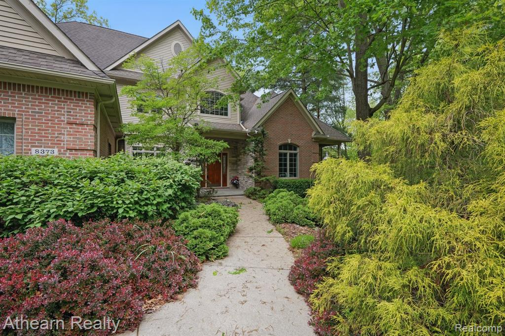 8373 Riverwalk Drive, Fenton, MI 48430 — Photo 3