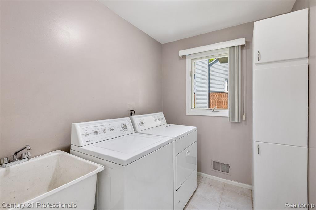 4136 Oakland Ridge Drive, Lake Orion, MI — Photo 20