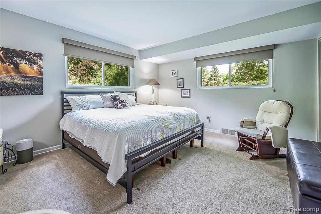 4990 Broomfield Lane, West Bloomfield, MI — Photo 46