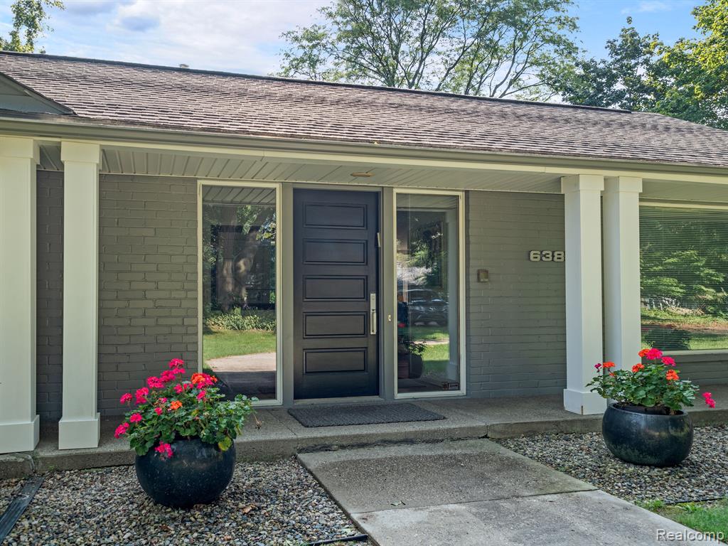 6383 WING LAKE Road, Bloomfield Hills, MI 48301 — Photo 2