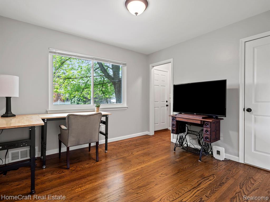 523 W BROOKS Street, Howell, MI 48843 — Photo 17