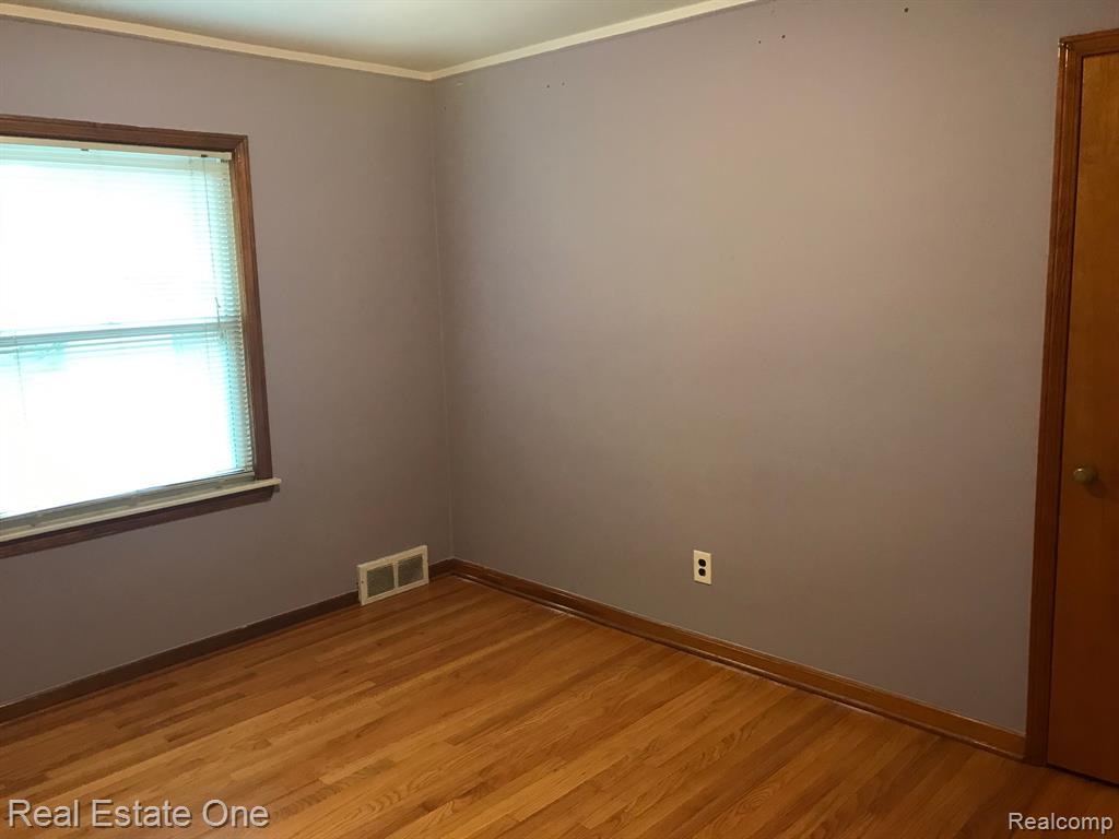 706 SYMES Avenue, Royal Oak, MI 48067 — Photo 12
