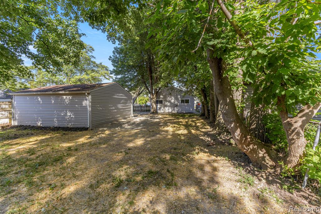 8279 Hugh Street, Westland, MI — Photo 27