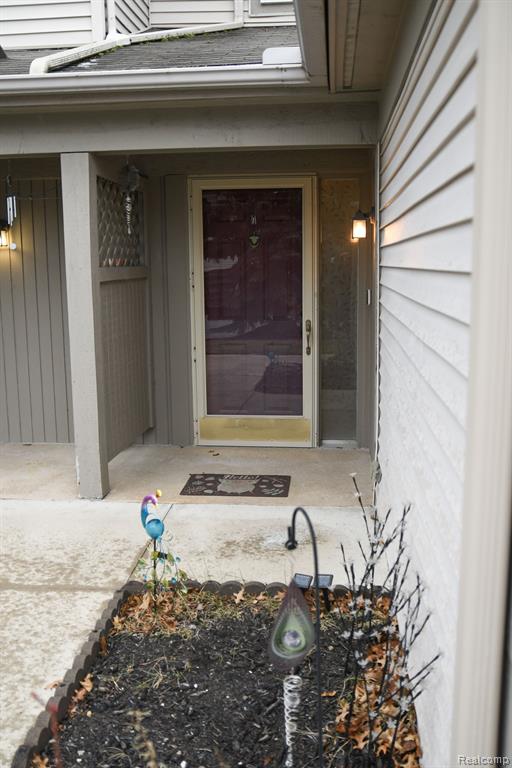 22450 SILVER CREEK Drive, Woodhaven, MI 48183 — Photo 2