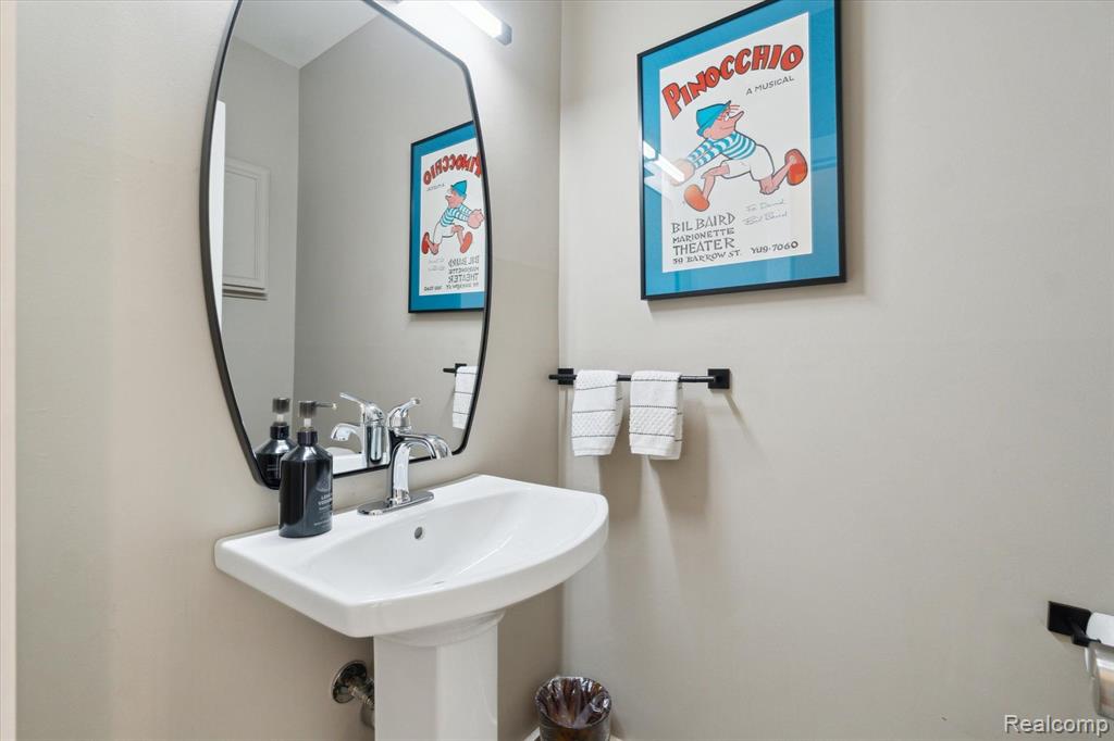 540 WESTOVER Pass, Grand Blanc, MI 48439 — Photo 18
