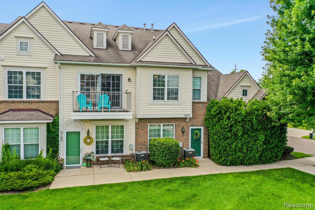 5203 WIDGEON Lane, Walled Lake, MI 48390 — Photo 3