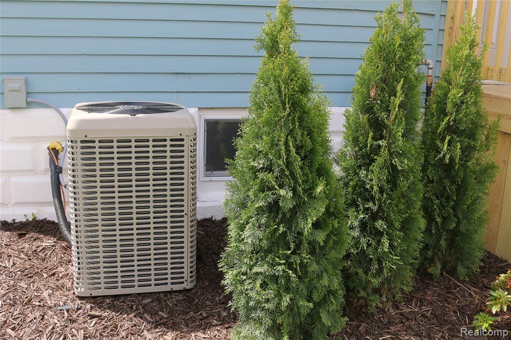 43 Rathbone Street S, Mount Clemens, MI 48043 — Photo 32