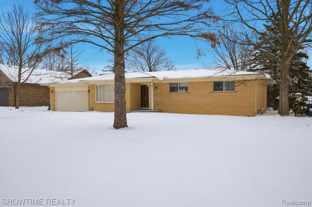 Ranch-style home with an attached garage and brick siding