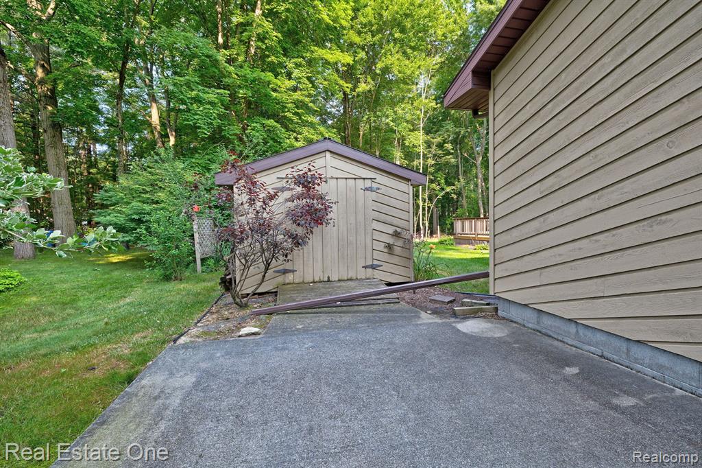2225 LYNN Road, Sanford, MI 48657 — Photo 72