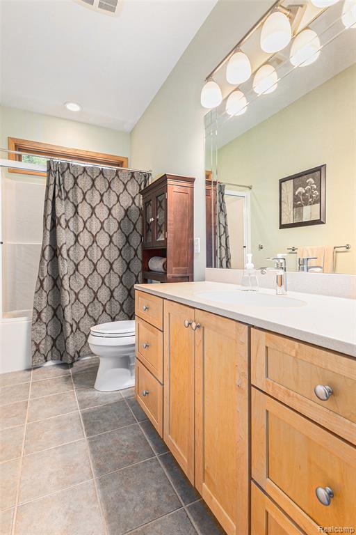 4301 Rolling Acres Drive, Hartland, MI 48353 — Photo 28