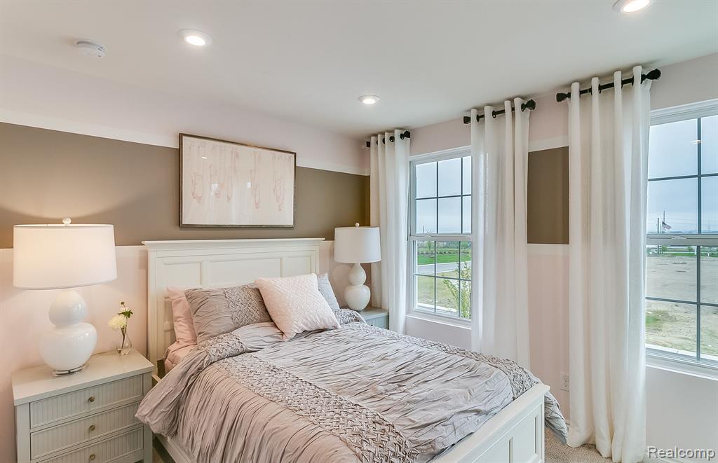 5549 E SPANIEL Drive, Ann Arbor, MI 48108 — Photo 7