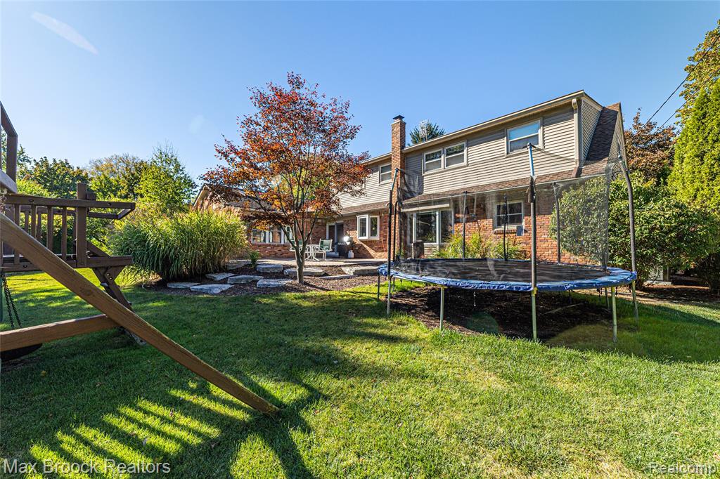 5605 Woodwind Drive, Bloomfield Hills, MI 48301 — Photo 17