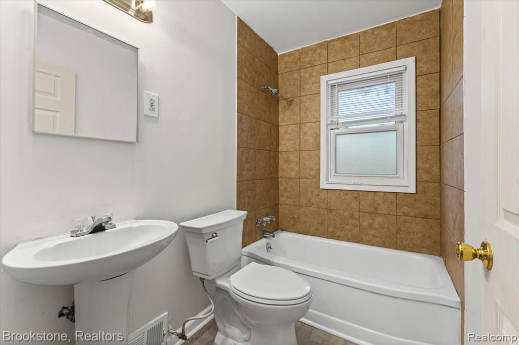 587 Nevada Avenue, Pontiac, MI 48341 — Photo 13