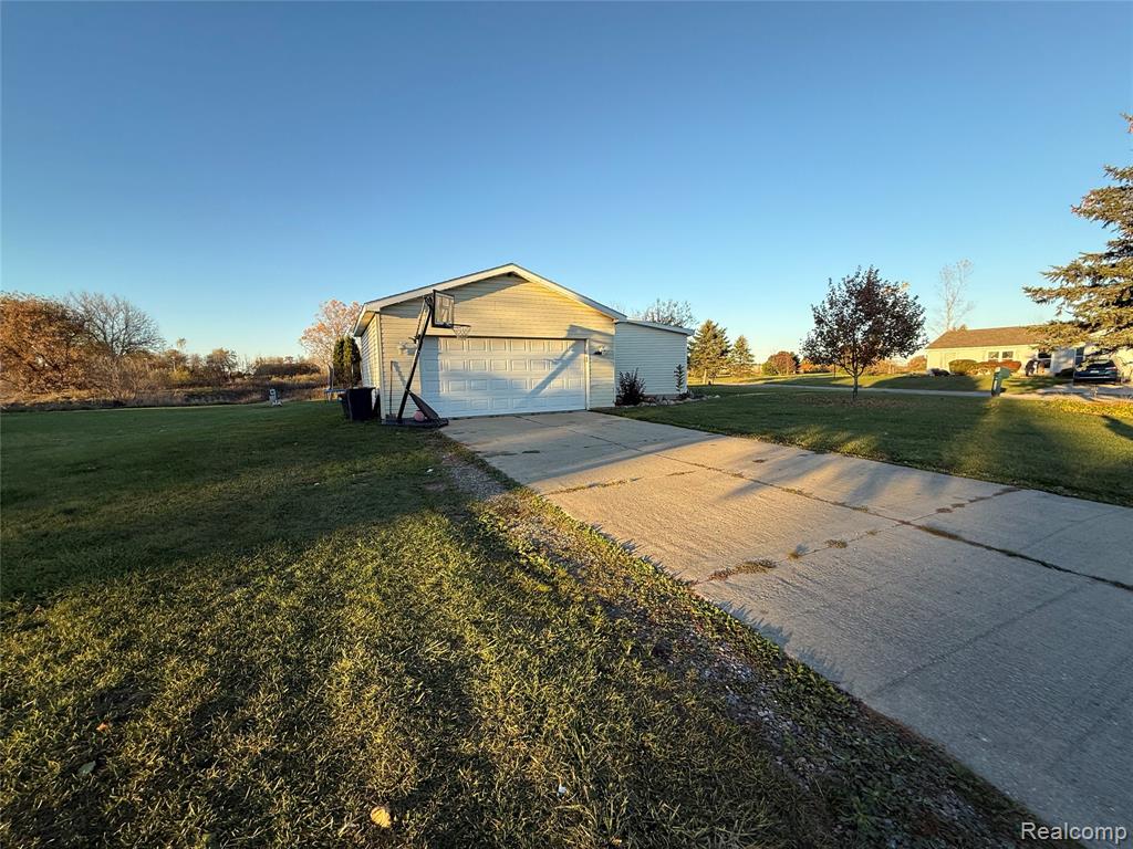 5106 Hawthorn, Brown, MI 48416 — Photo 4