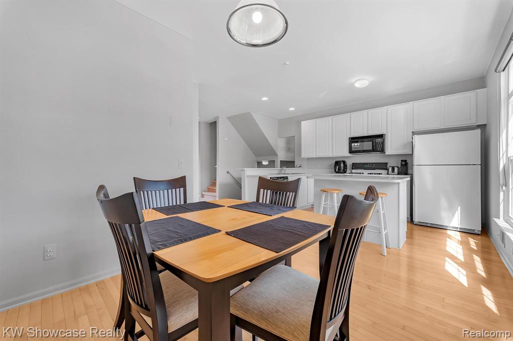 432 CHERRY ORCHARD Road, Canton, MI 48188 — Photo 12