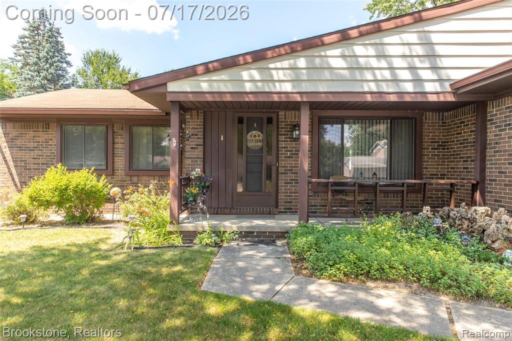 5245 Spinning Wheel Drive, Grand Blanc, MI 48439 — Photo 2