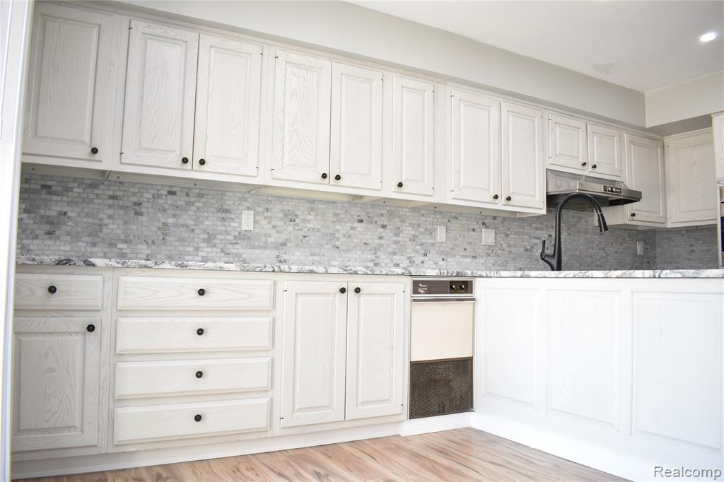 2073 BORDEAUX Street, West Bloomfield, MI 48323 — Photo 11