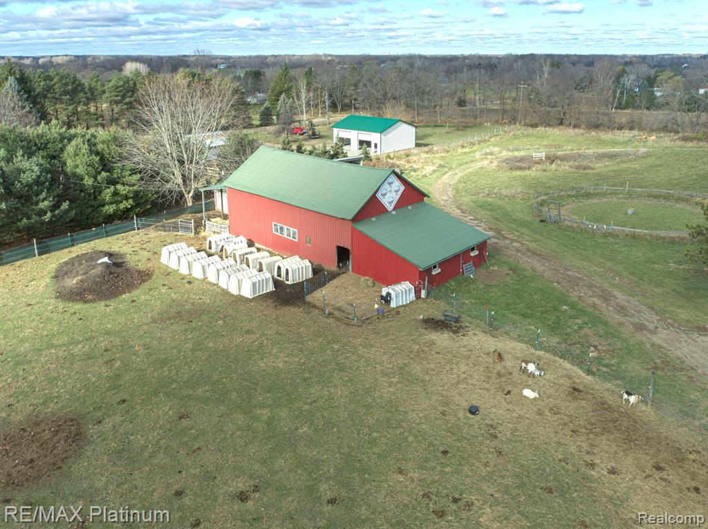 536 N CEDAR Road, Fowlerville, MI 48836 — Photo 47