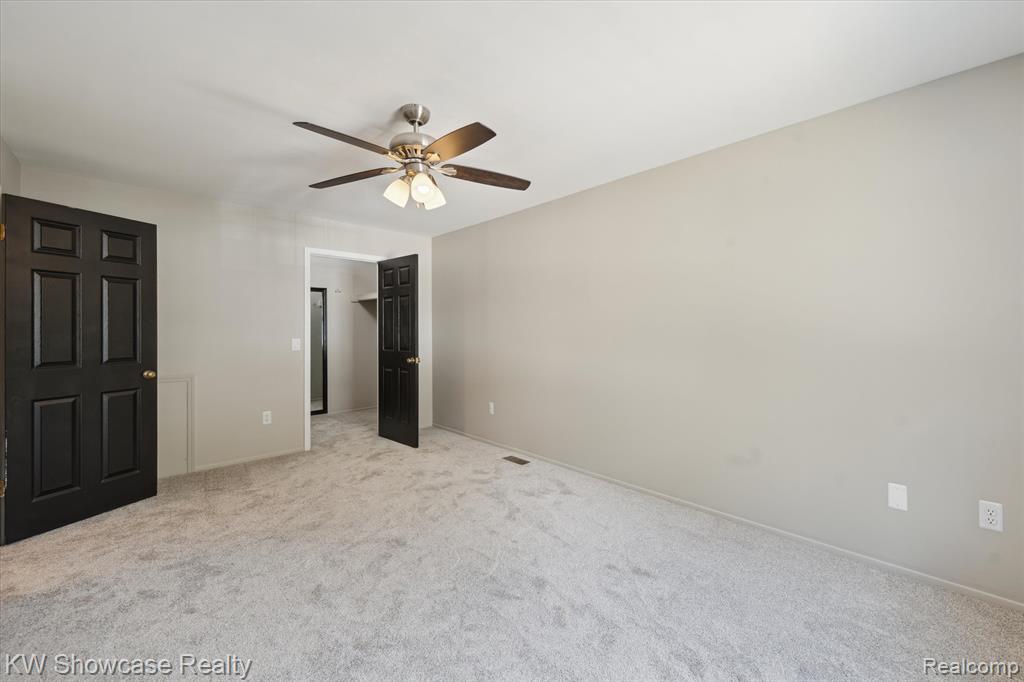 7783 Lake Ridge Drive, Waterford, MI 48327 — Photo 19