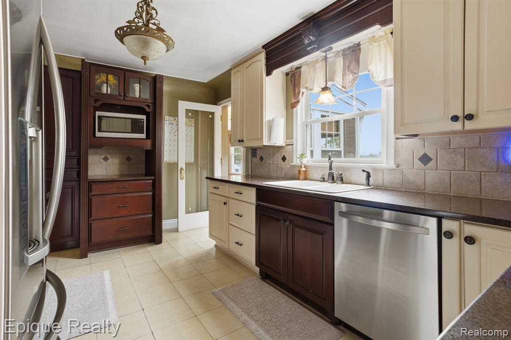 608 S Main Street, Capac, MI 48014 — Photo 8