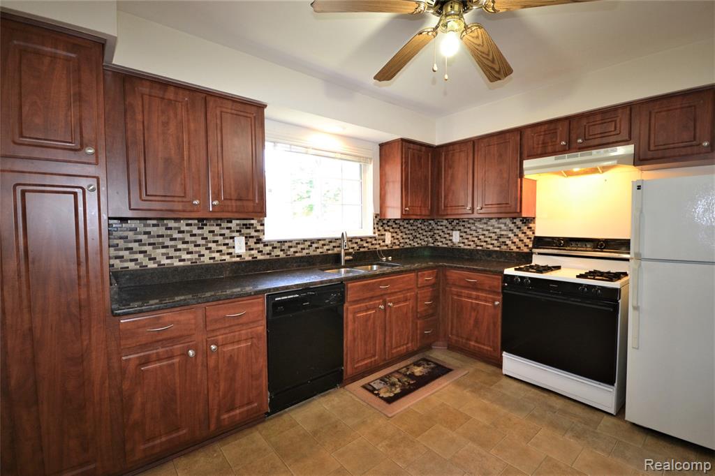 559 Fox Hills Drive N, Bloomfield Hills, MI 48304 — Photo 3