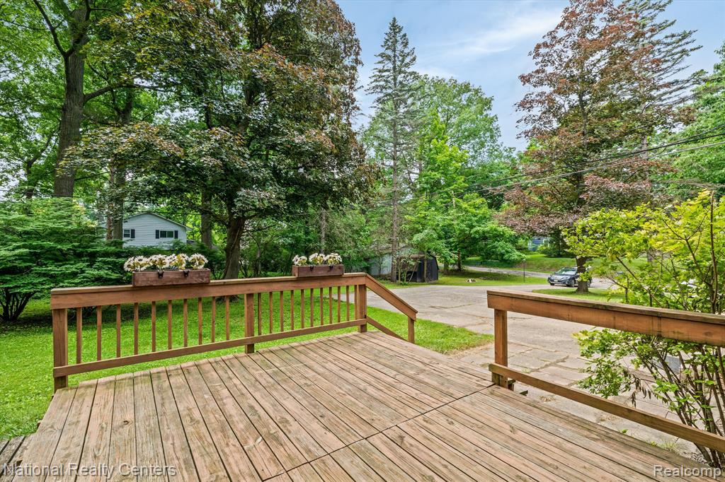 4211 WOODMONT Drive, Waterford, MI 48329 — Photo 26