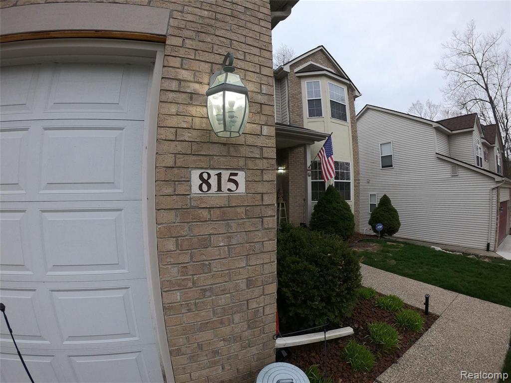 815 CALGARY Street, Auburn Hills, MI 48326 — Photo 3