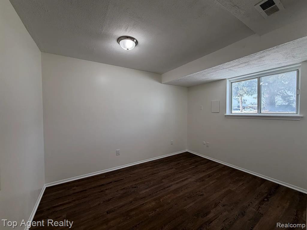 40903 Flagstaff Drive, Sterling Heights, MI 48313 — Photo 10