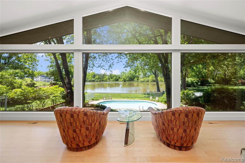 4700 S Valleyview Road, West Bloomfield, MI 48323 — Photo 12