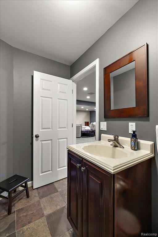 8449 S SHORE Drive, Clarkston, MI 48348 — Photo 50