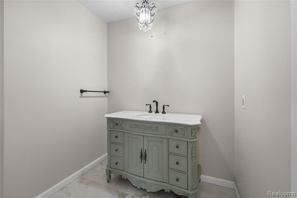 7386 Woodlore Drive, West Bloomfield, MI 48323 — Photo 13