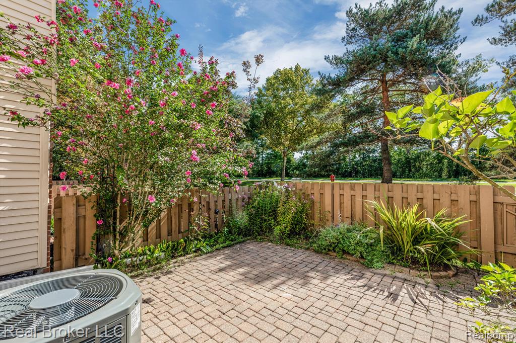1448 BRENTWOOD Drive, Troy, MI 48098 — Photo 26