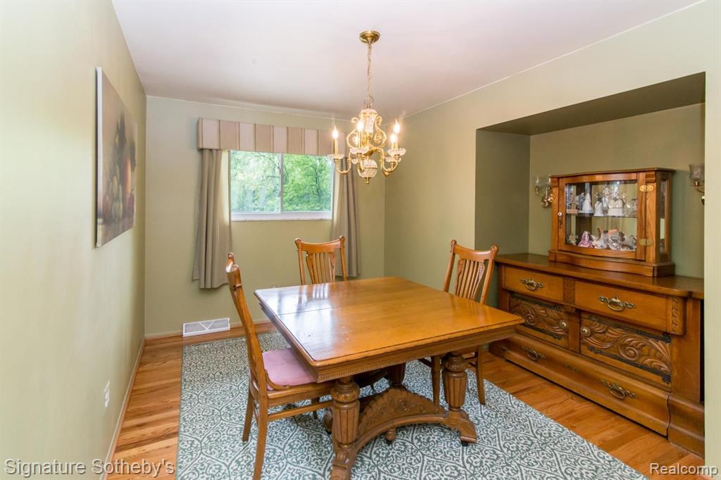 6279 WALKER Court, Troy, MI 48085 — Photo 3