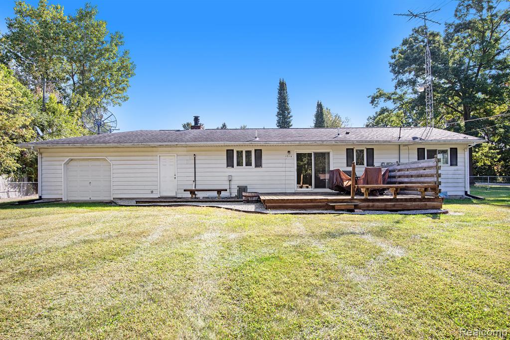 1714 Indian Road, Lapeer, MI 48446 — Photo 35