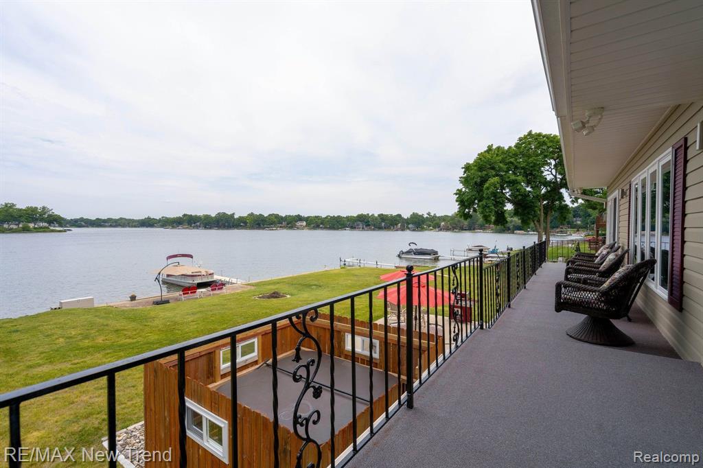 6768 HATCHERY Road, Waterford, MI 48327 — Photo 32