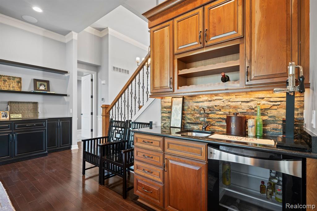 4128 BINGHAMPTON Court, Clarkston, MI 48348 — Photo 19