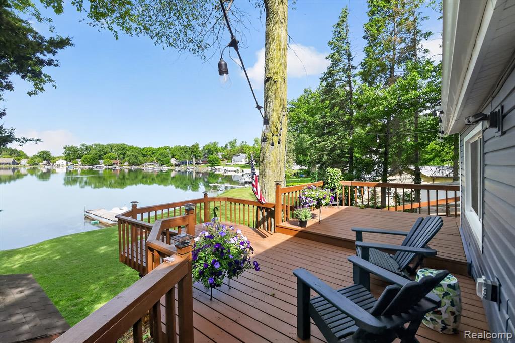 1717 Triangle Lake Road, Howell, MI 48843 — Photo 8