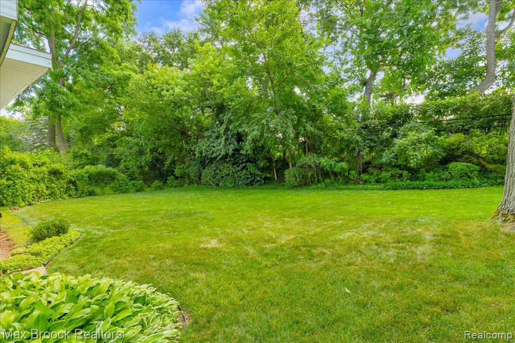 2419 Avondale Street W, Sylvan Lake, MI 48320 — Photo 27