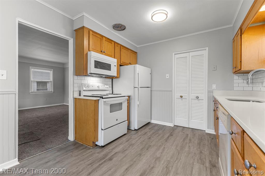 7322 Fenton Street, Dearborn Heights, MI 48127 — Photo 13