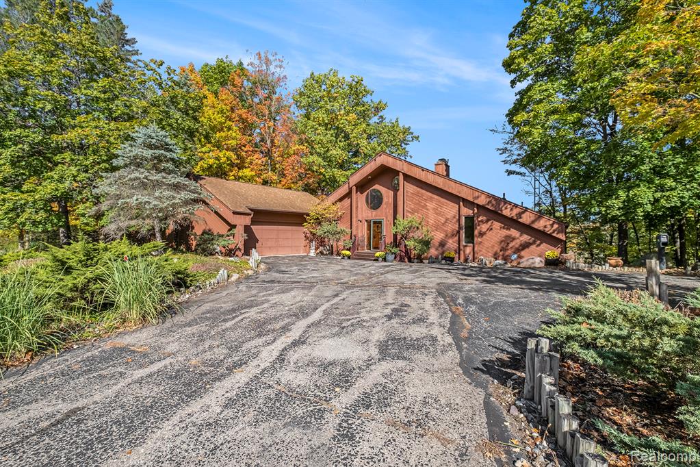 7372 River Road, Flushing, MI 48433 — front exterior