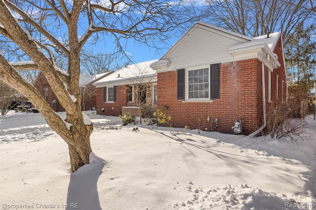 459 BOURNEMOUTH Circle, Grosse Pointe Farms, MI 48236 — Photo 3