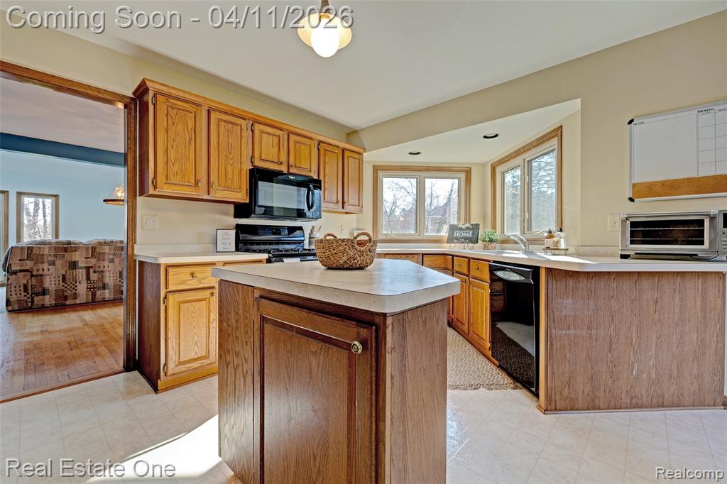6400 Oak Hill Road, Ortonville, MI 48462 — Photo 17