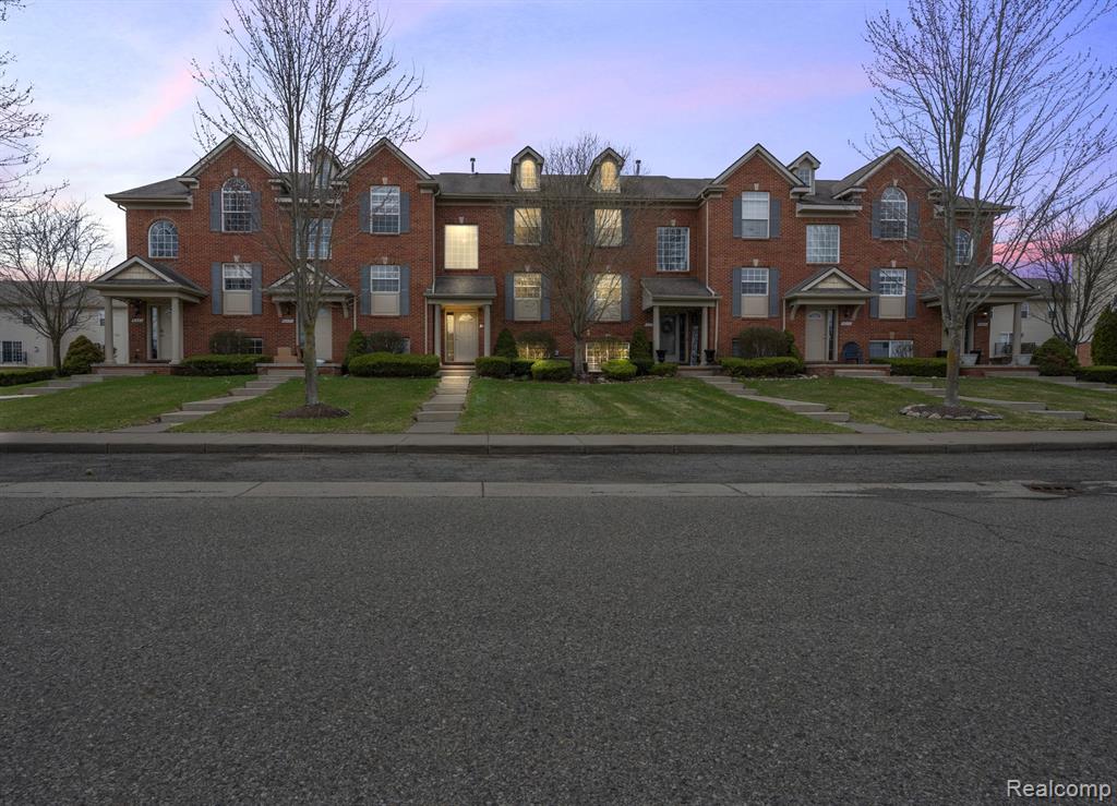 6335 Waldon Center Drive, Unit #16, Clarkston, MI — Photo 5