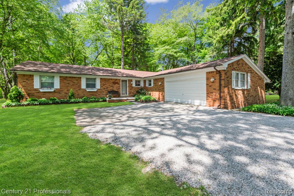 8638 Stone Road, Clay, MI 48001 — front exterior