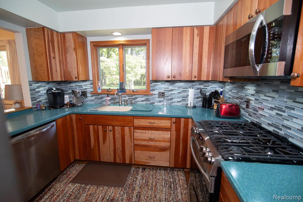9482 Waterman Drive, Grosse Ile, MI 48138 — Photo 11