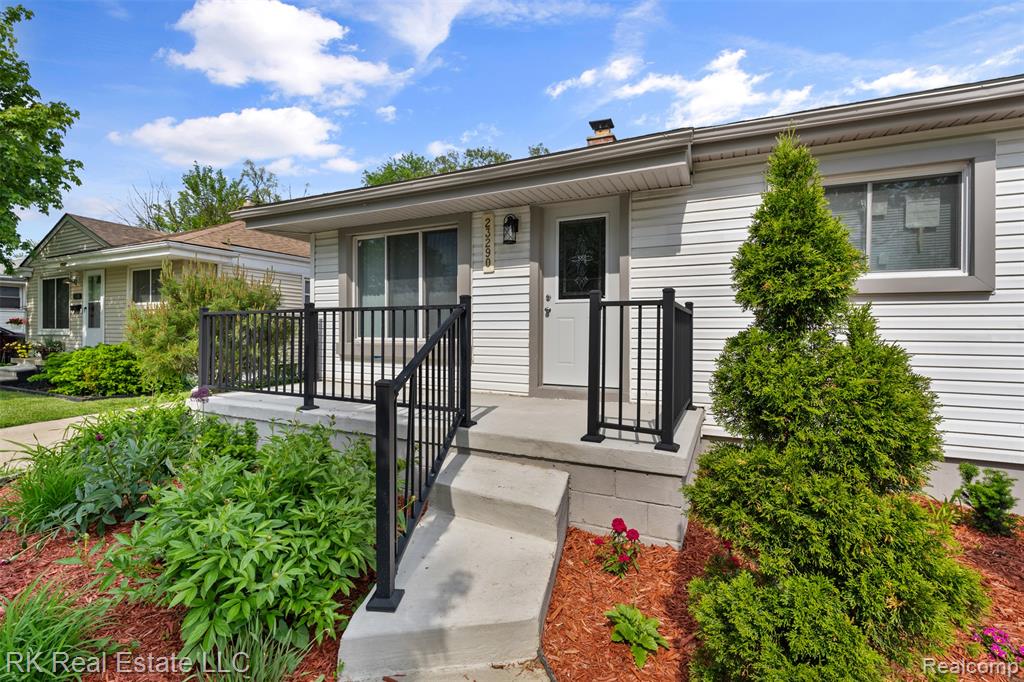 23290 Rosalind Avenue, Eastpointe, MI 48021 — Photo 6